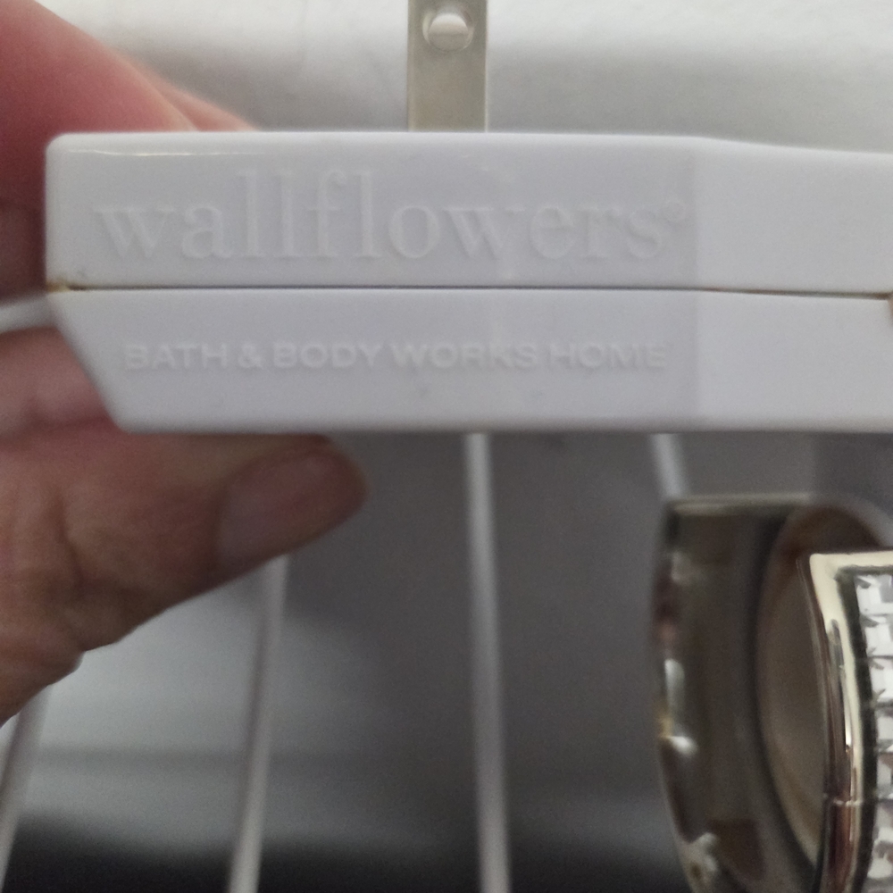 Bath & Body Works Jeweled Wallflower - Picture 2 of 5